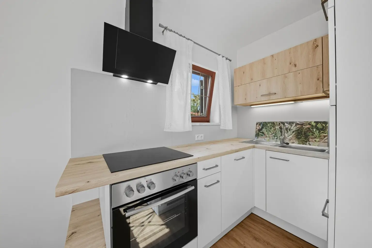 GARTENTRAUM MIT EIGENEM SEEZUGANG AM MARIENSEE- MODERN RENOVIERTES KLEINWOHNHAUS SOFORT BEZIEHBAR!