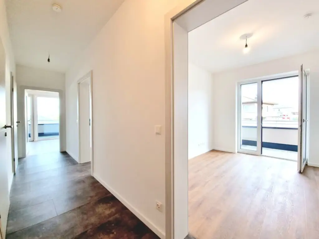 Exklusive 3-Zimmer Wohnung | 68 m² + 22 m² Balkon | Carport inkludiert | € 899 Gesamtmiete