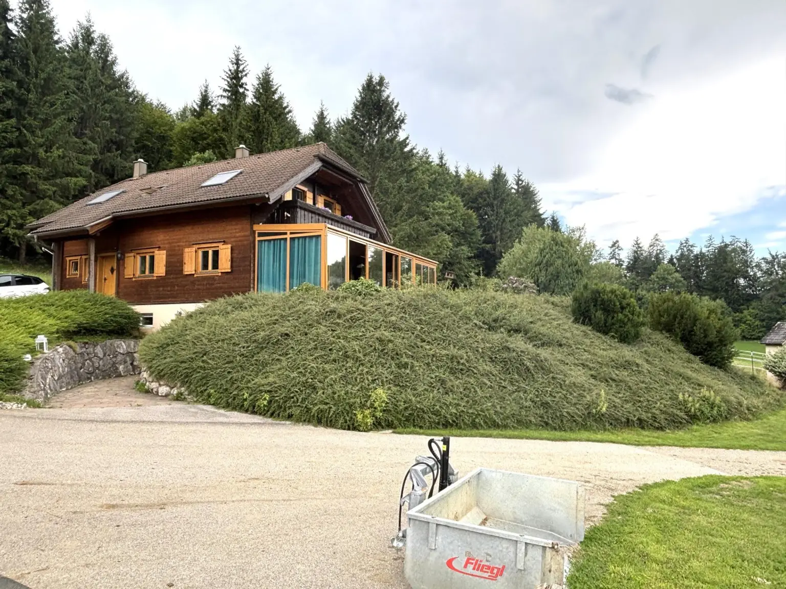 KLEINLANDWIRTSCHAFTLICHES JUWEL! CA.10 HEKTAR WALD! WIESEN! BETRIEBSFLÄCHEN!