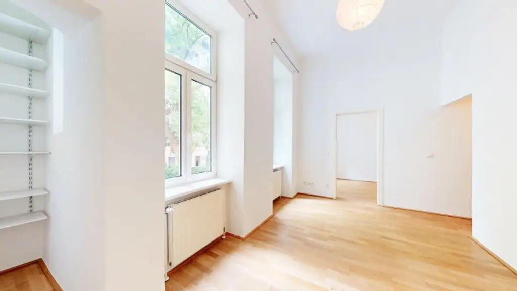 Große und klassisch schöne Altbau-Wohnung | 5 Zimmer | 2 Bäder | Lift | am Liechtensteinpark
