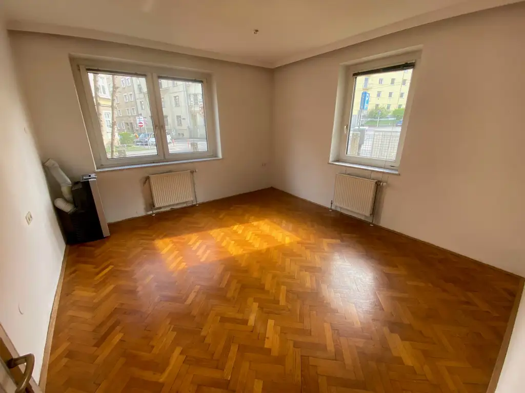 3 ZIMMER ALTBAUWOHNUNG MIT BALKON - TEILMÖBLIERT - STOCKHOFSTRASSE