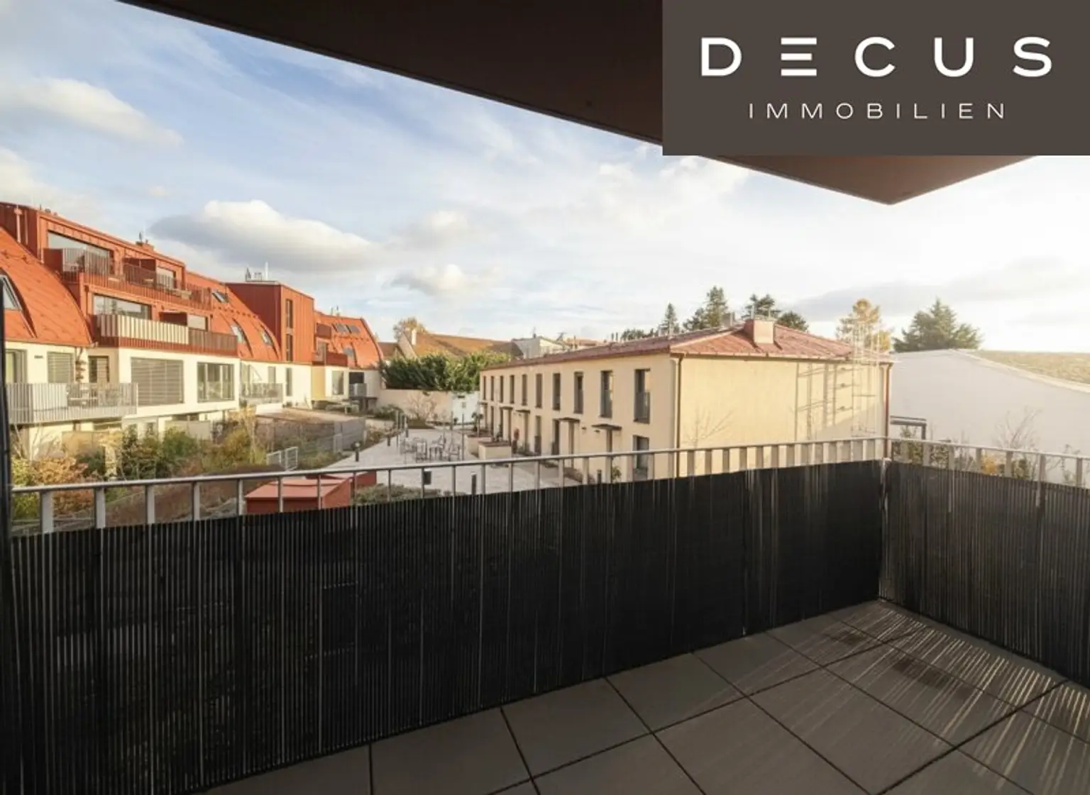 | 2 ZIMMER WOHNUNG MIT BALKON | GARAGENSTELLPLATZ MIT E-LADESTATION | AUSGEZEICHNETE NATURNAHE LAGE | NEUBAU |