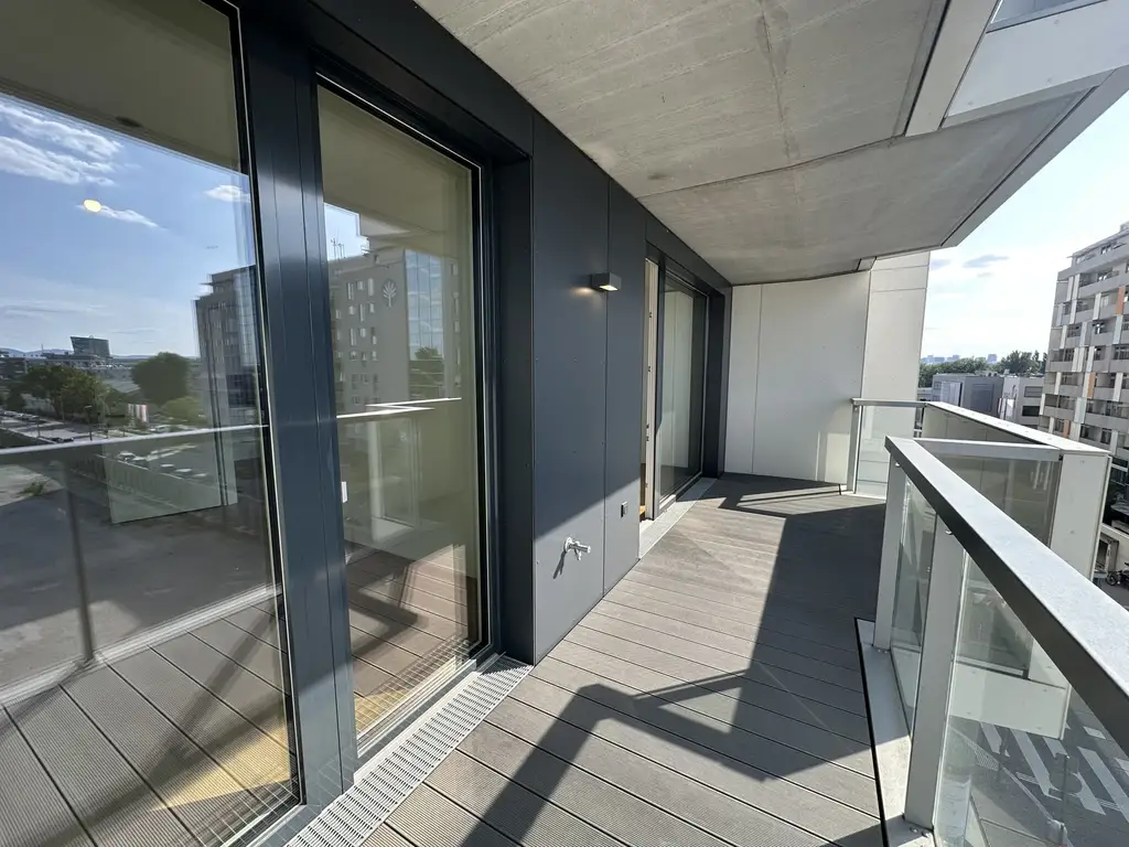 MARINA TOWER - Helle 2-Zimmer-Wohnung mit Balkon und überdachter Loggia