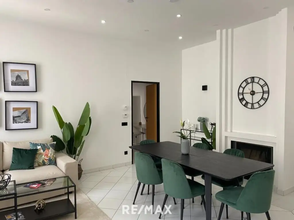 4-Zimmer-Altbau-Wohnung