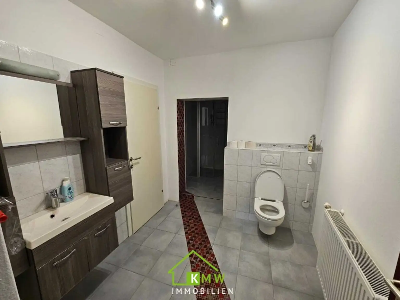 Saniertes, kleines Haus in guter Lage