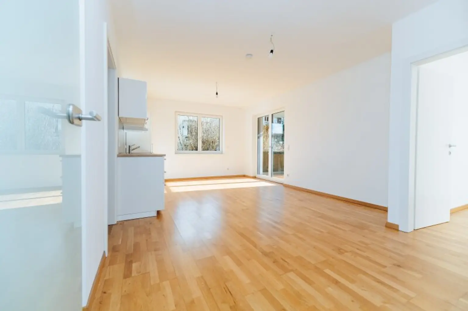 EXKLUSIVER NEUBAU I AM FUßE DES RUCKERLBERGS I SÜD-BALKON I TIEFGARAGE I DIREKT AM LEONHARDBACH I IDYLLISCH I SACKSTRAßE AB SOFORT I