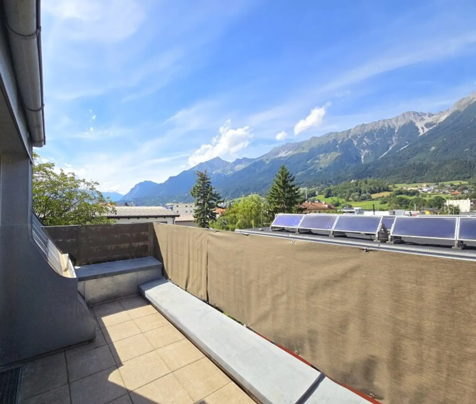 Nordwest-Terrasse vor dem Elternschlafzimmer