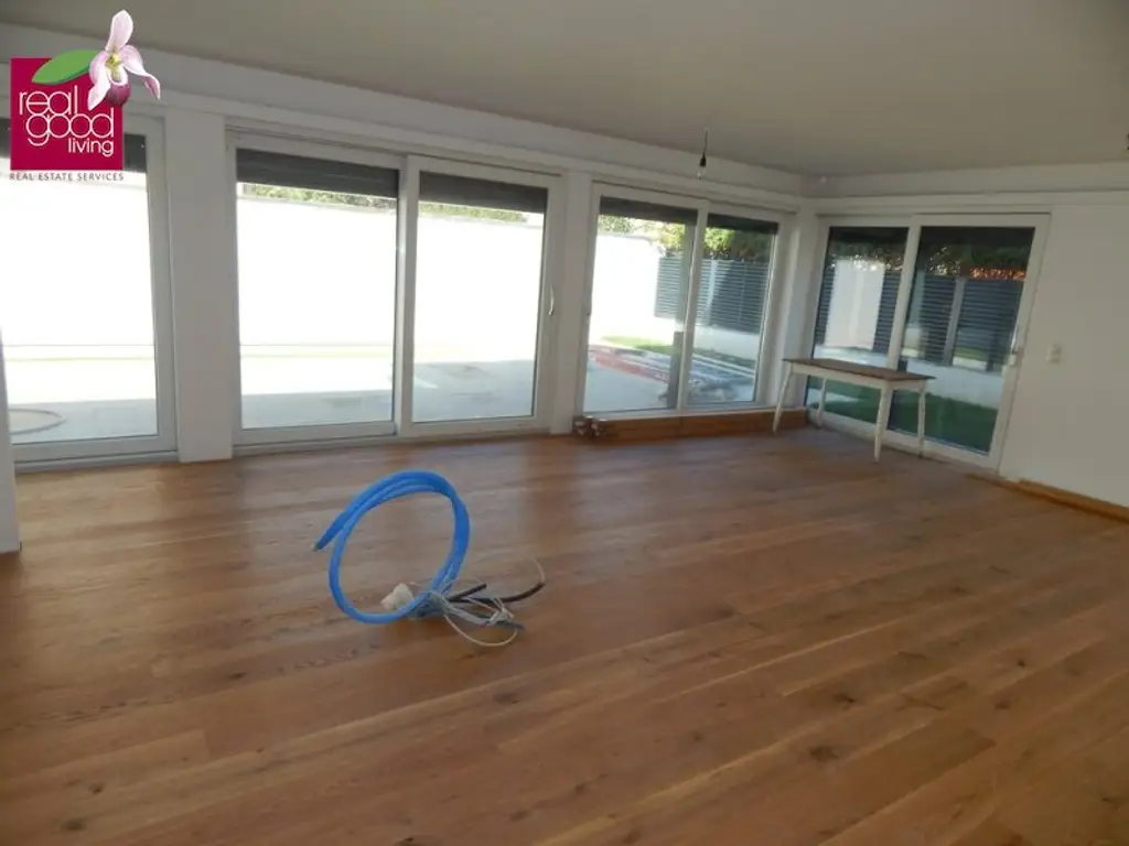 Villa mit Pool, voll unterkellert – mit Top-Ausstattung