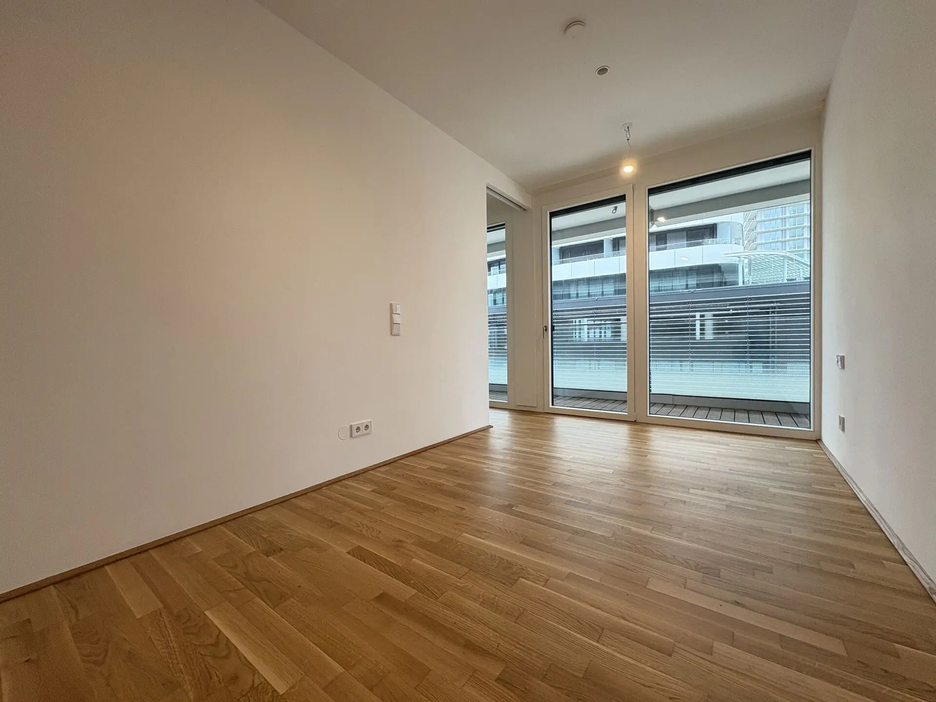 20251120_115703693_iOS