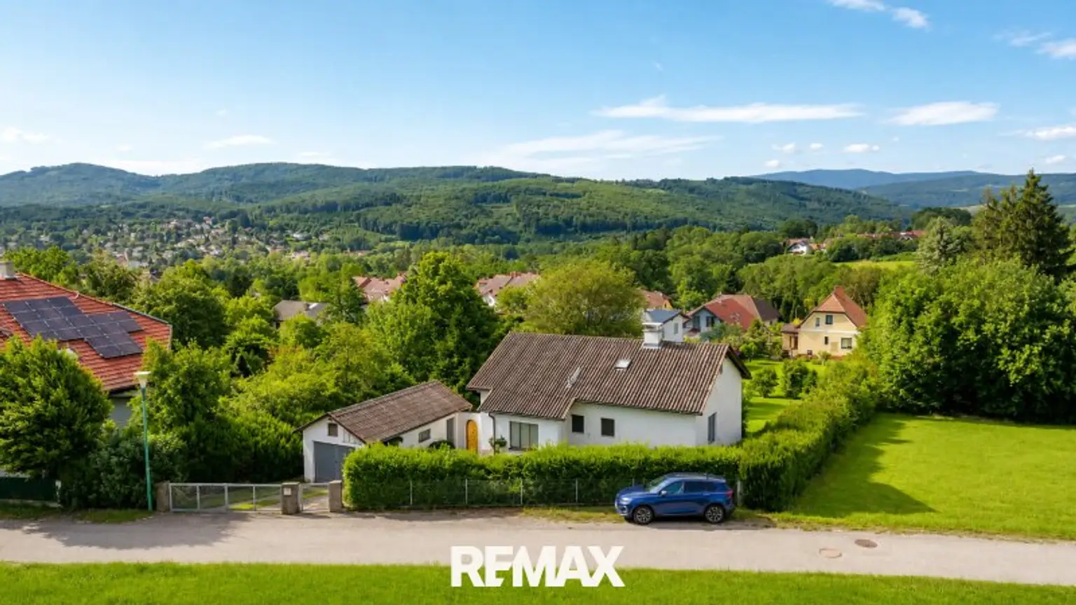 Traumblick auf das Grundstück mit Haus inkl. Fernblick