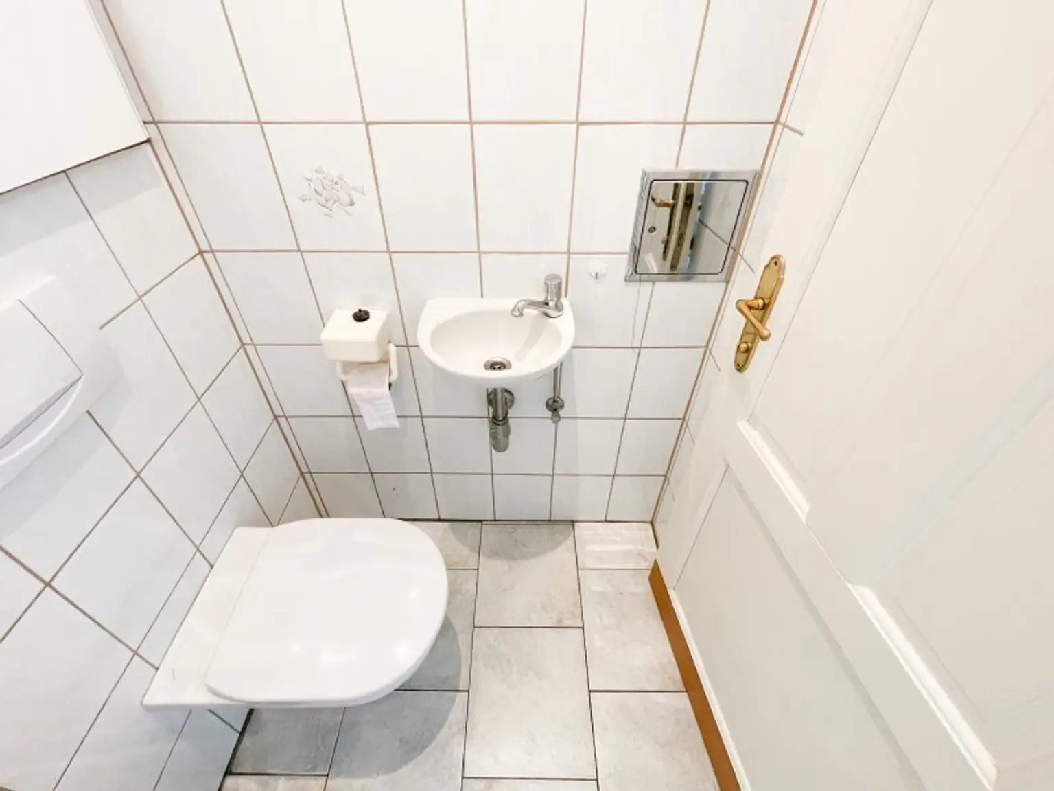 NÄHE LAINZER TIERGARTEN: Charmante 3-Zimmer-Gartenwohnung mit 218m² privater Grünfläche