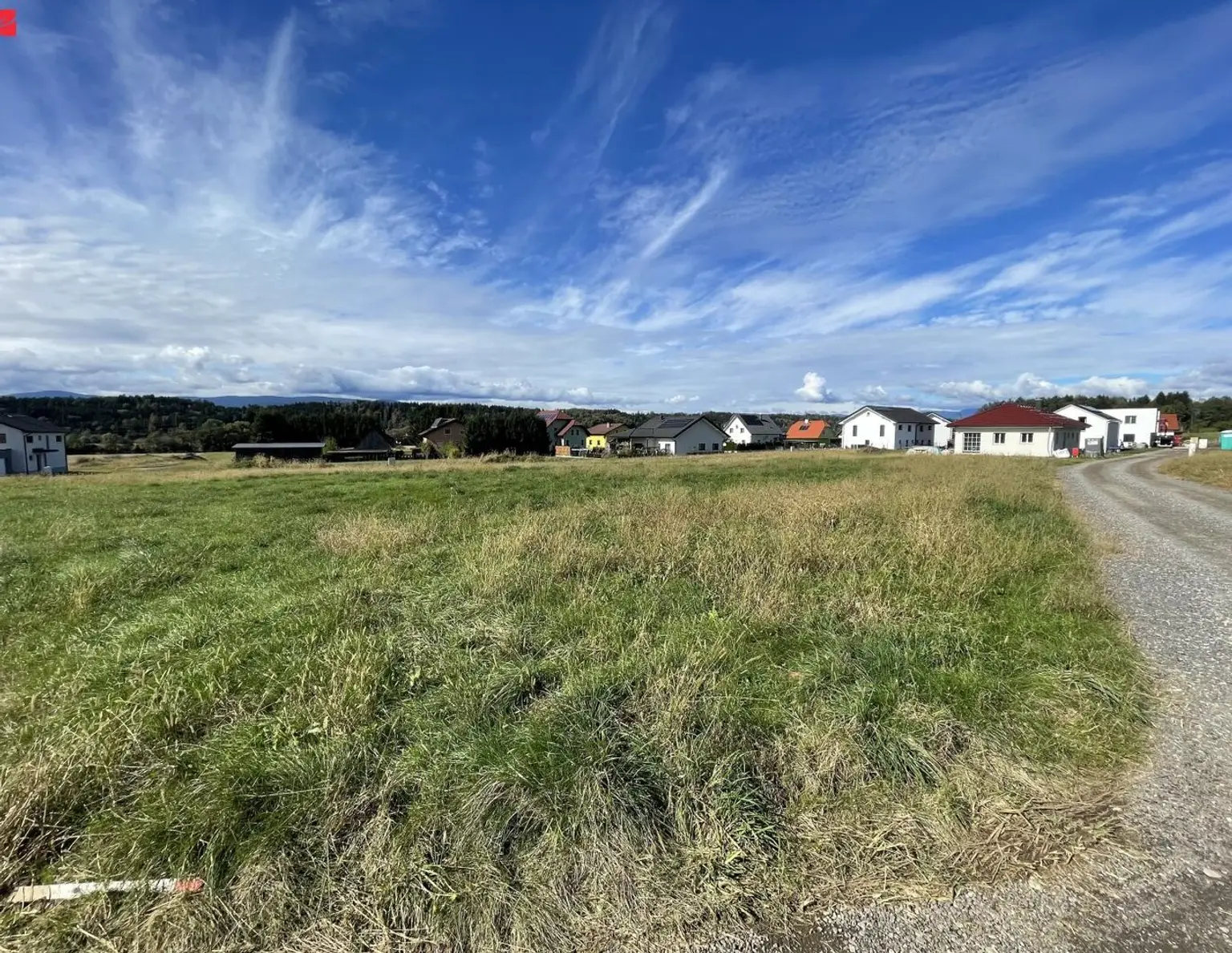 FLACHDACH: Erbauen Sie sich Ihr Traumhaus in malerischer Landschaft