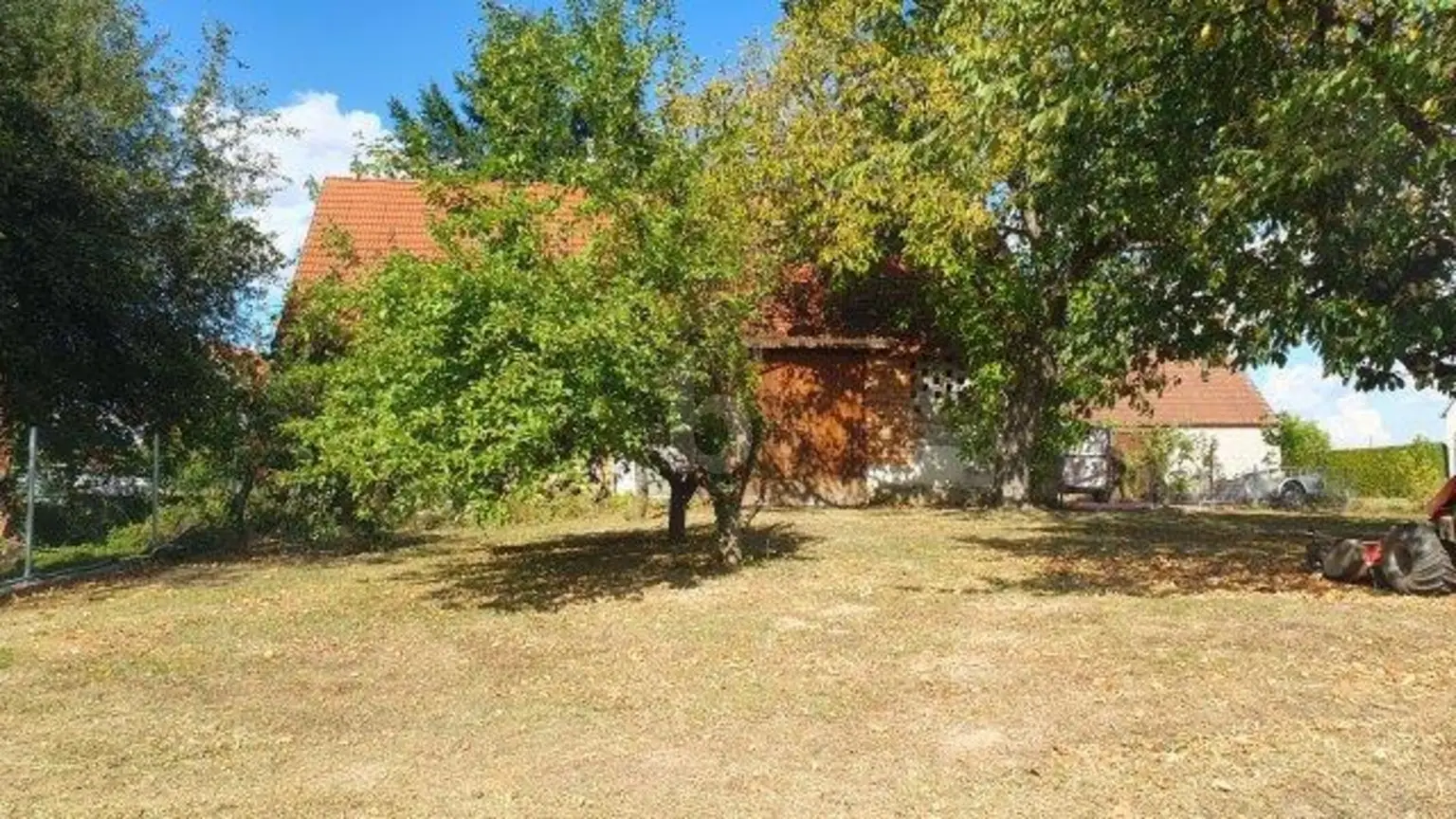 TEILSANIERT MIT GROSSEM SONNIGEN GARTEN U. STADL - 2 ZUFAHRTEN