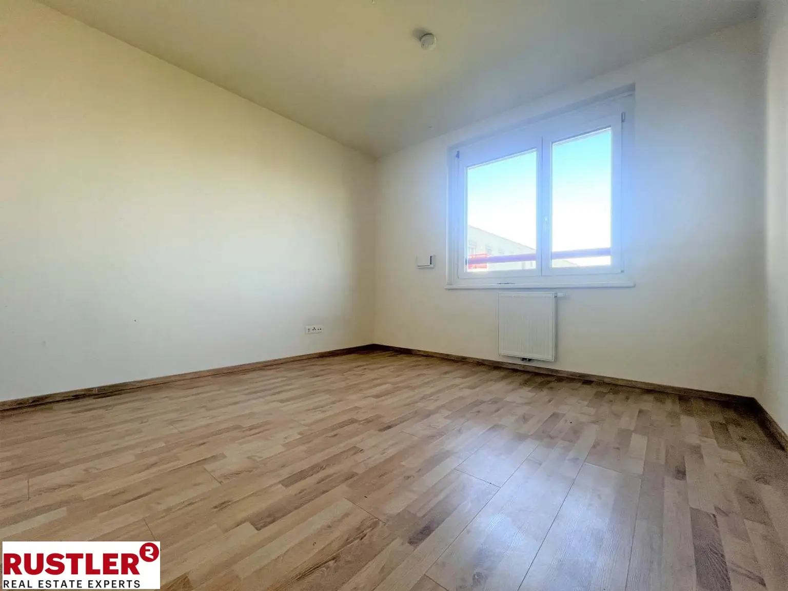 Geräumige, helle 2-Zimmerwohnung mit großer Loggia!
