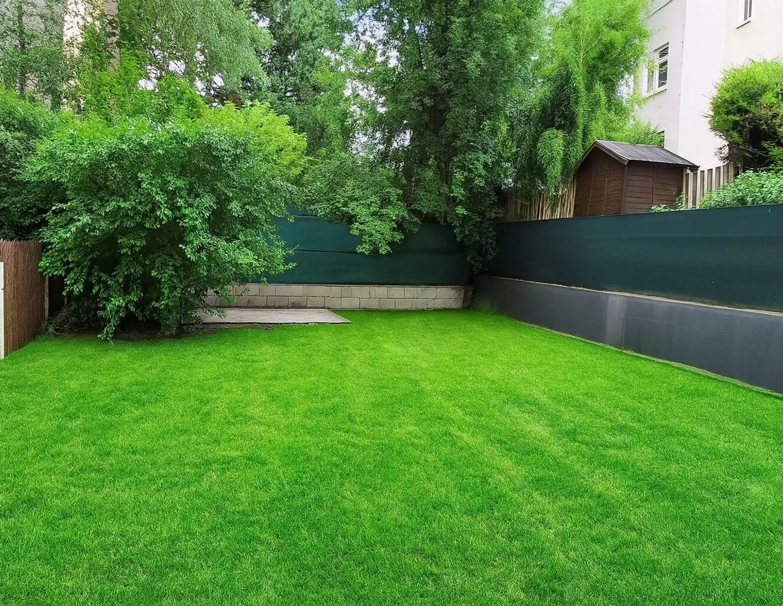 Garten mit Hobbyraum in Jedlesee