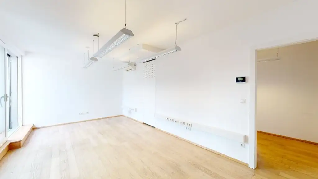 Klimatisierte Dachgeschoss Terrassenwohnung | 2 WCs | Top-Lage am Zimmermannplatz