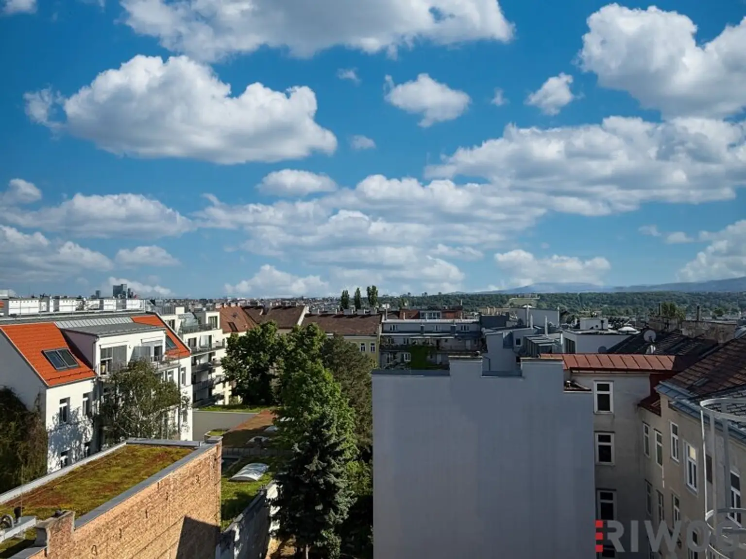 3-Zimmer Dachgeschoss-Maisonette Wohnung mit Balkon und südseitiger Innenhofterrasse | Schönbrunn-/Glorietteblick | Fernwärme | ERSTBEZUG