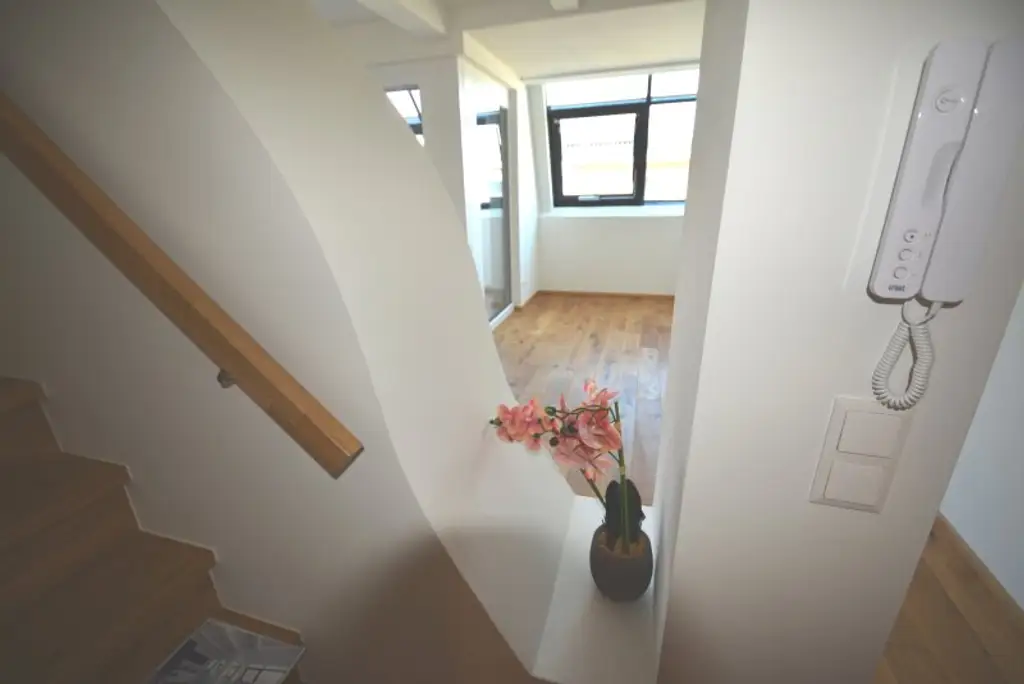 Erstbezug Nähe Hauptbahnhof !  77,5 m2 exklusives Dachgeschoss mit Wintergarten