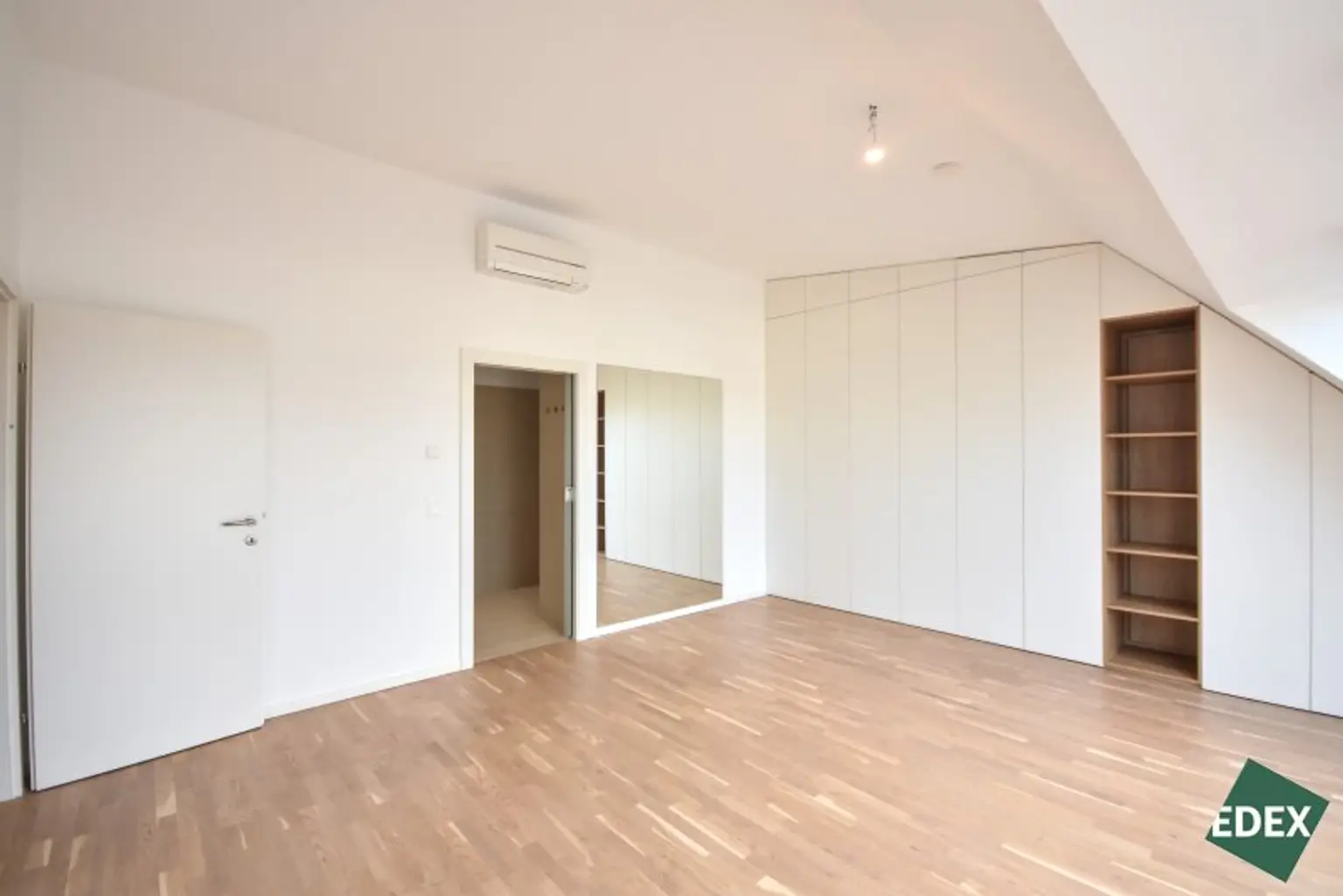 Klimatisierte 4-Zimmer-Wohnung mit Terrasse nahe der Wiener Innenstadt (optional mit PKW-Stellplatz)