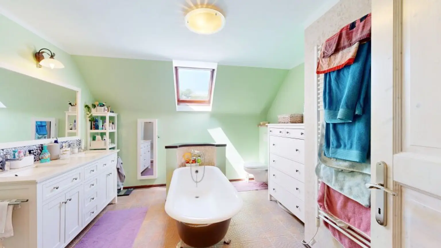 Entzückendes Einfamilienhaus mit großem Garten | 4 Zimmer | Terrasse und Balkon | Kamin