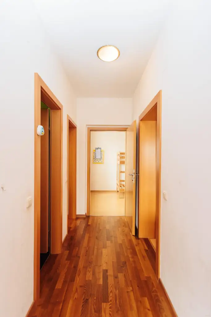 3-Zimmer-Wohnung mit Balkon, Lift, Parkplatz & Vollmöblierung – Sofortbezug in der Abstallerstraße