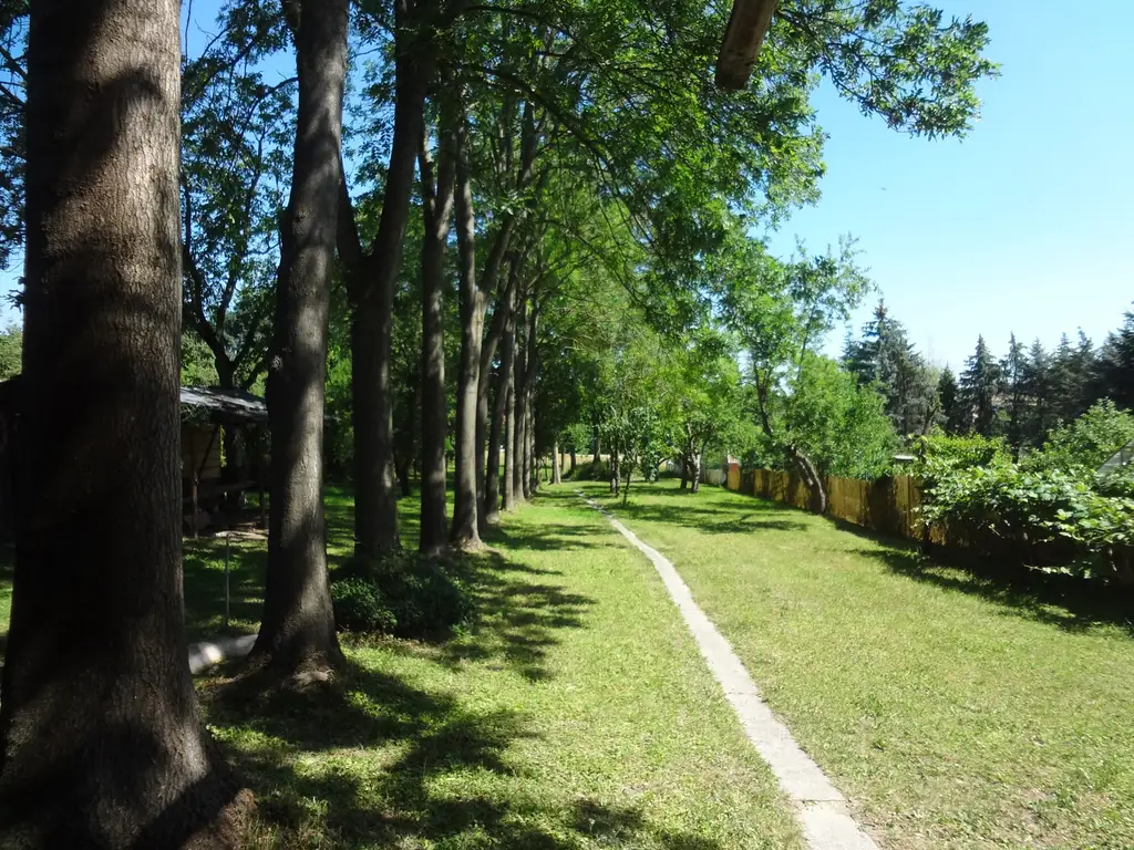 ÄLTERES HAUS - GROSSER GARTEN - SCHEUNE - SCHUPPEN - RUHELAGE