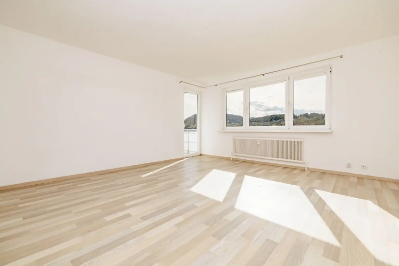 2x LOGGIEN I PROVISIONSFREI I 5 ZIMMER I FAMILIENWOHNUNG I LIFT I SEPARATE KÜCHE I TRAUMHAFTER AUSBLICK I LEOBEN I AB SOFORT I PROJEKT WOHNEN I