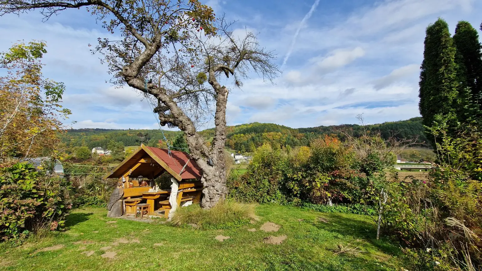 Entzückendes Einfamilienhaus mit Gartenoase in sonniger Lage