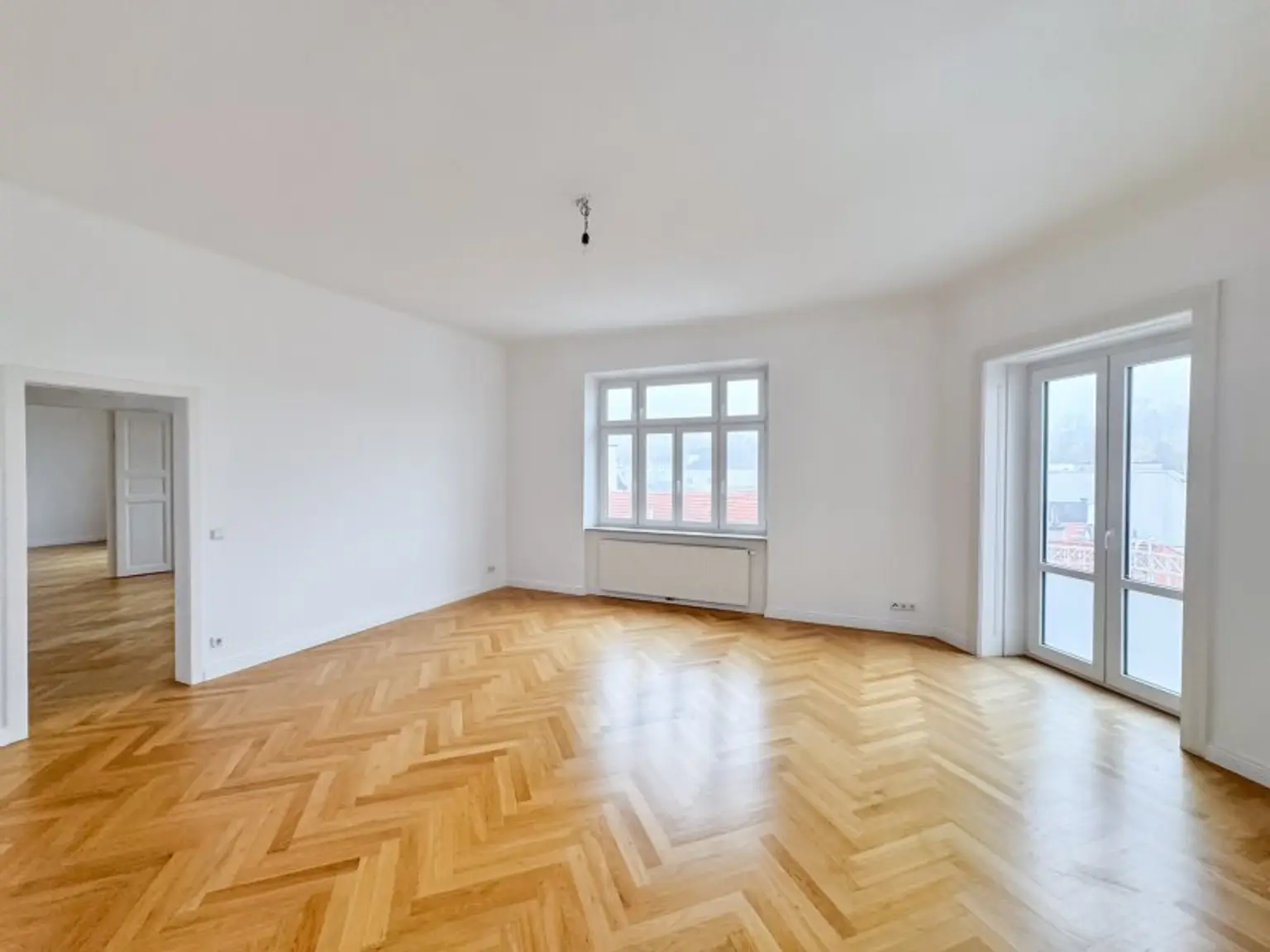 Repräsentatives Altbaubüro mit 2 Balkonen und Blick auf das Stift Klosterneuburg