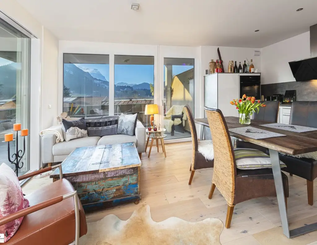 Kirchdorf in Tirol: Schöne Neubau-Wohnung mit großem Sonnenbalkon vor den Toren Kitzbühels