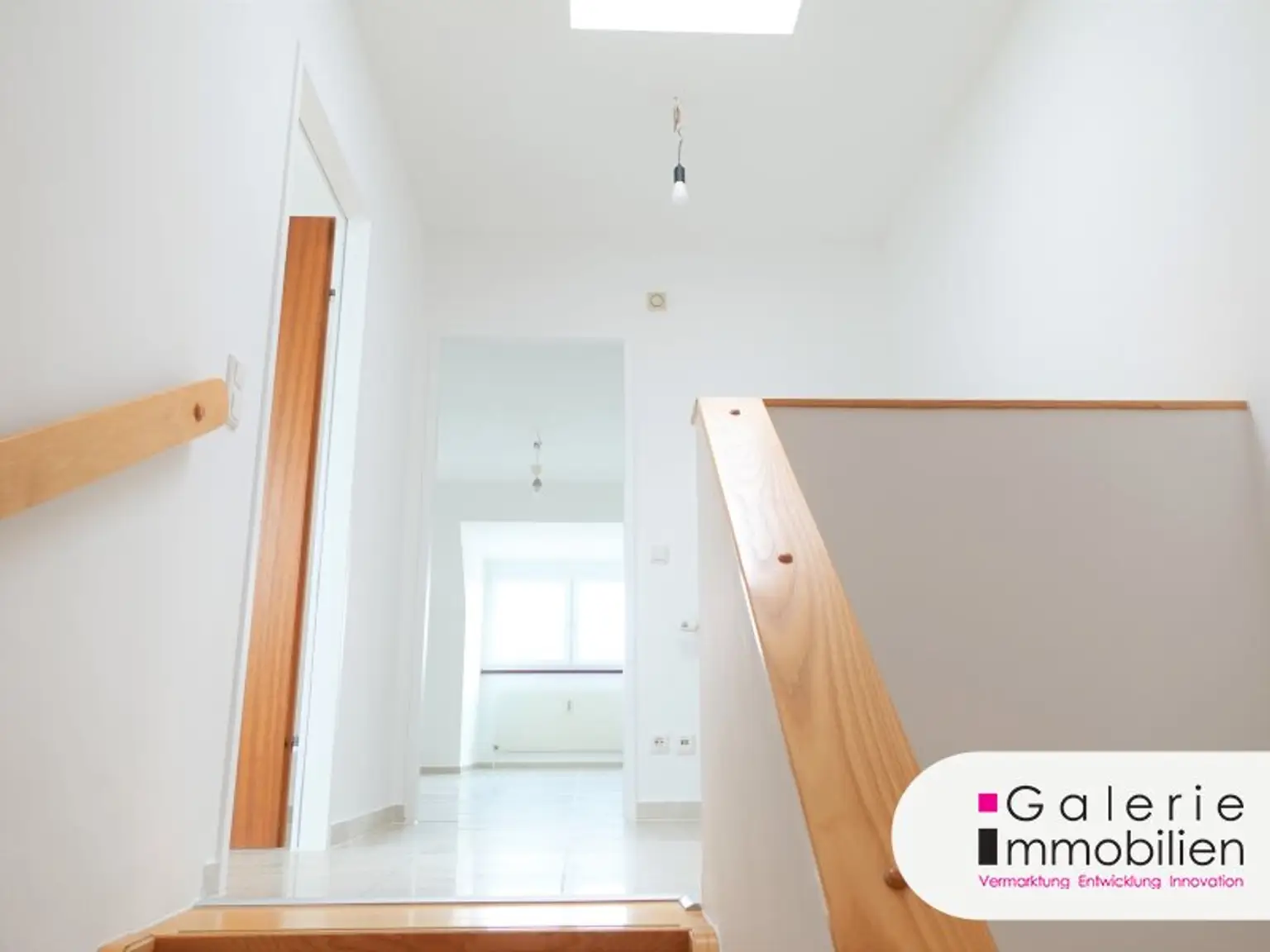 VIDEO: Sehr schöne 4-Zimmer-Maisonette, 3er-WG-geeignet, mit Fernblick und Garage!