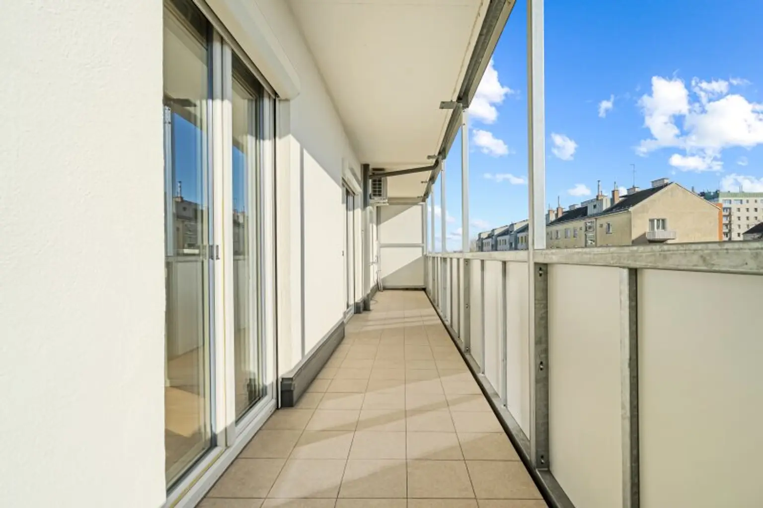 Moderne 3 Zimmer Wohnung mit 2 Loggien - Perfekt für Familien, Paare und Home-Office!