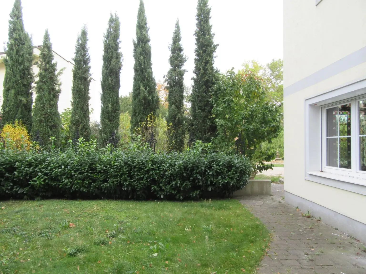 REPRÄSENTATIVE VILLA MIT BLICK IN DEN SCHLOSSPARK