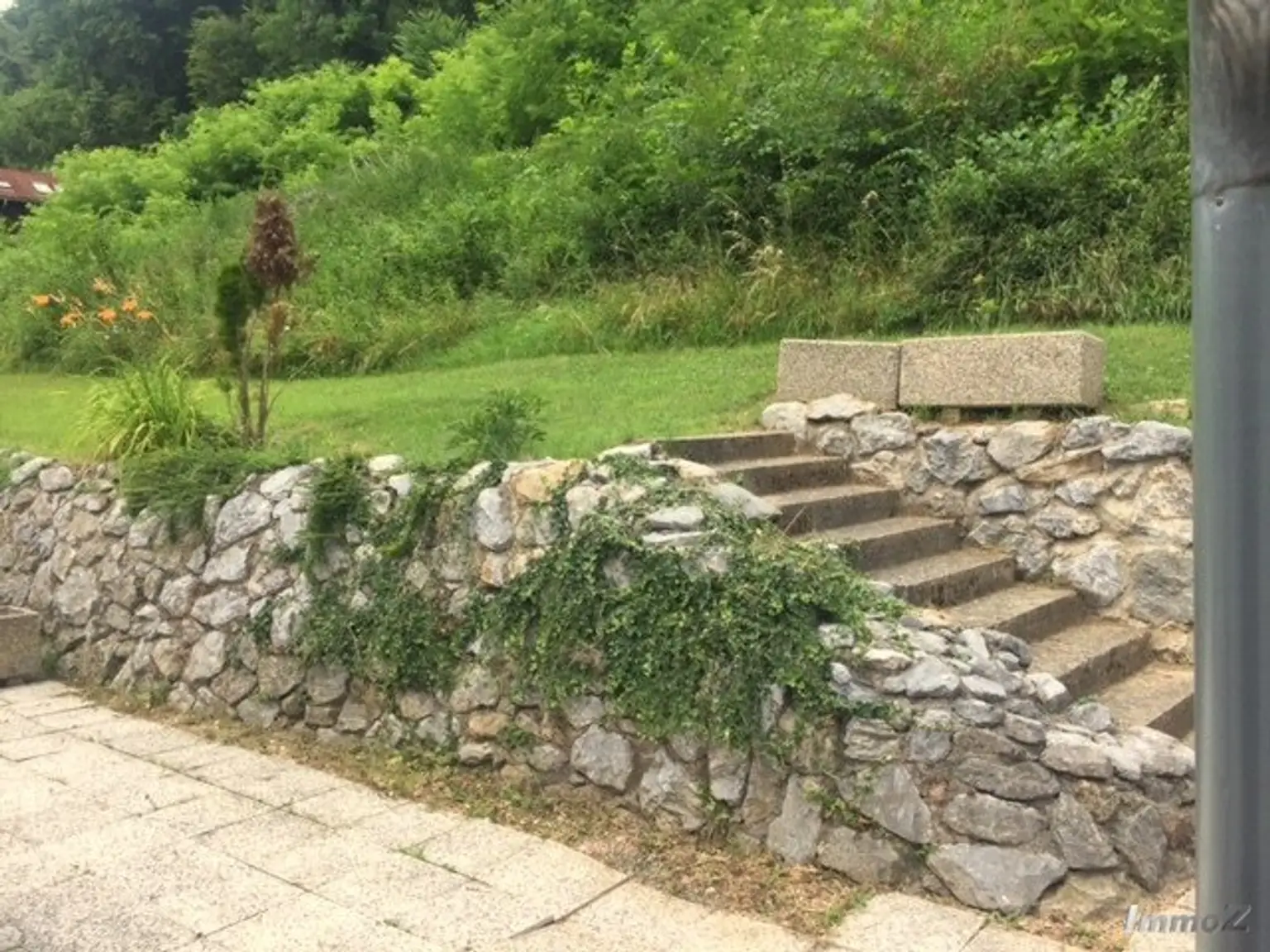 Terrasse und Gartenanteil