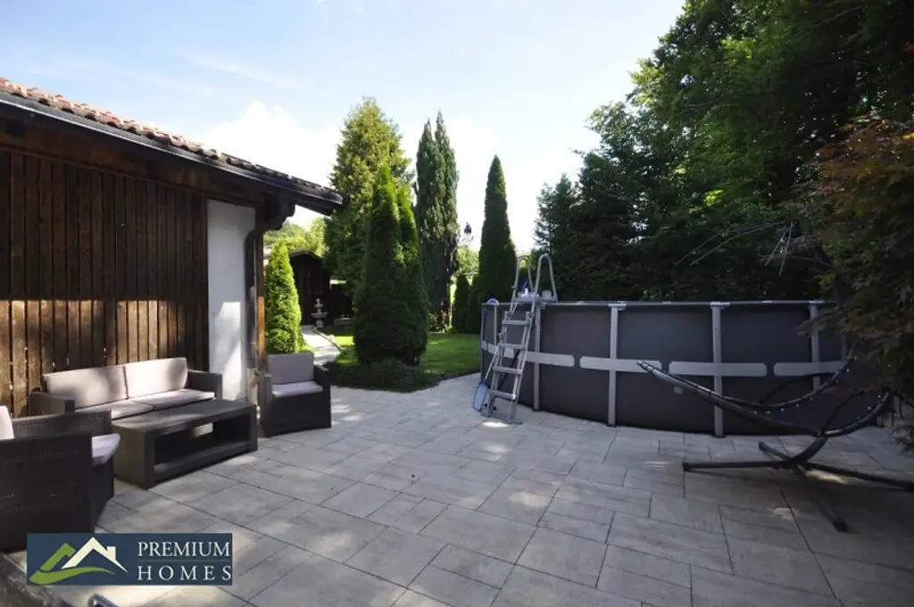 BREITENBACH am Inn - Großzügiges Einfamilienwohnhaus mit Terrasse, Balkon, Keller, Garage, zwei Carports, Garten, Gartenhaus, Geräte- und Holzschuppen