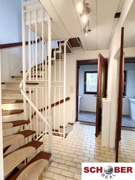 Nahe Stadtgrenze Baden - Doppelhaushälfte mit Renovierungsbedarf