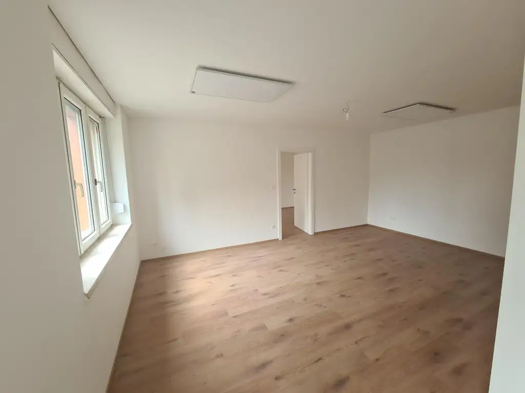 Anlegerhit - Komplett sanierte 2-Zimmer Wohnung mit Mieter