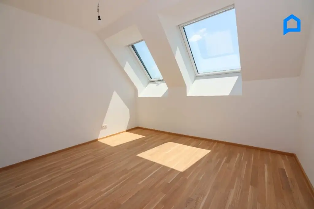 ERSTBEZUG, UNABHÄNGIG v. fossilen Brennstoffen, Dachgeschoss NEU mit modernster Ausstattung 77,07m² Wohnfläche, 3 Zimmer plus Nebenräume, auch Altbau Etagen-Wohnungen, Wärmepumpe, Klima