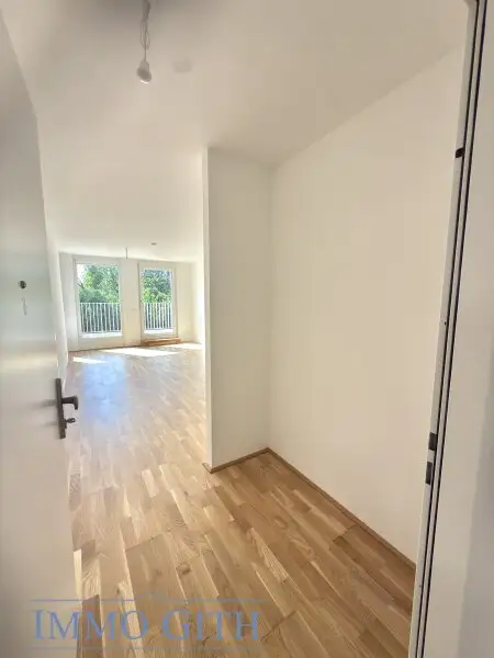 STAMMERSDORFER RUHELAGE: MODERNE 2-ZIMMER-WOHNUNG MIT NEUER KÜCHE, LOGGIA & TERRASSE ZU MIETEN!