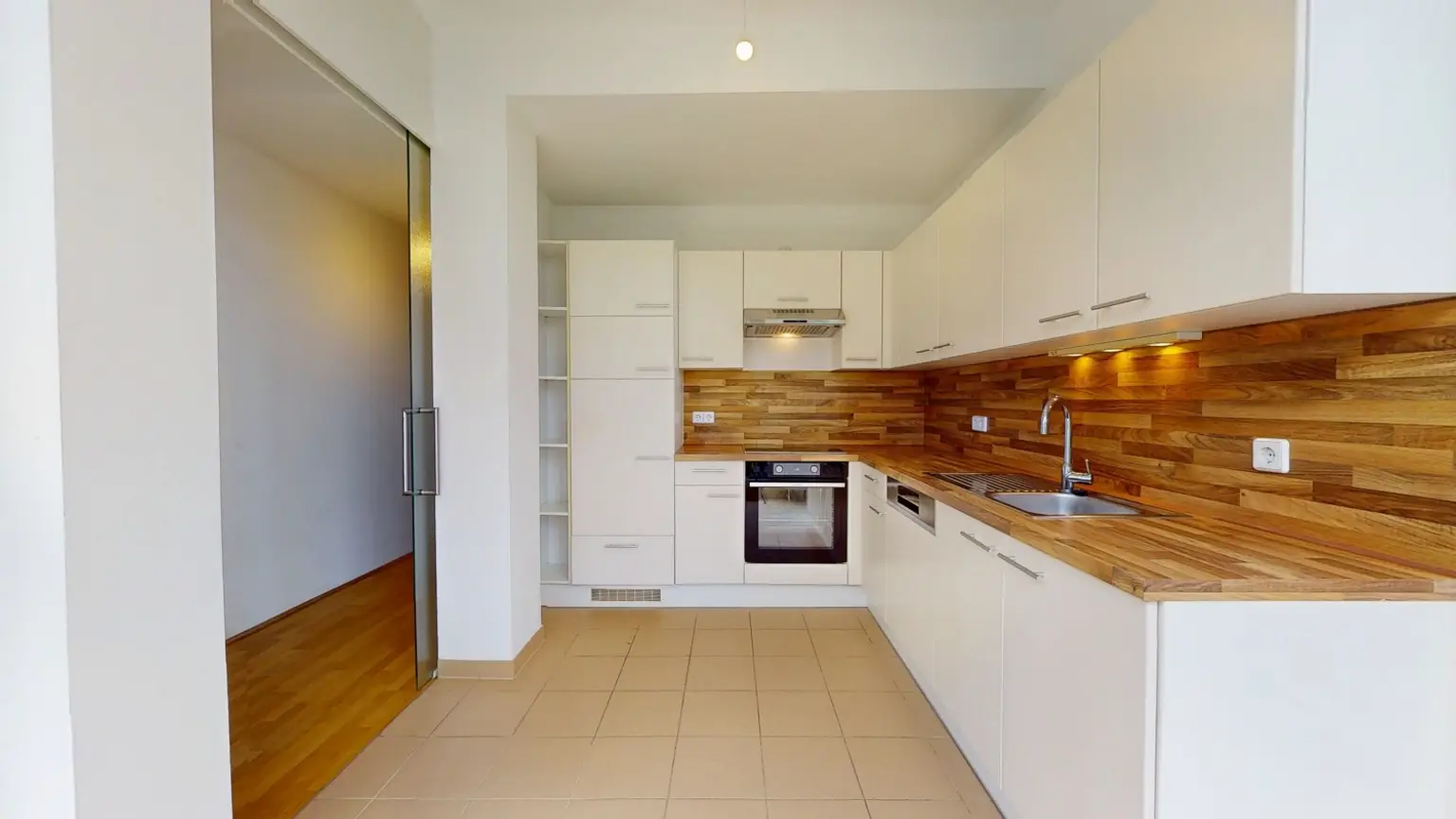 Historischer Charme trifft moderne Wohnqualität – 
3-Zimmer-Wohnung mit Innenhof-Terrasse