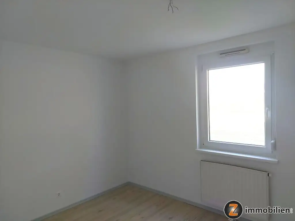 Wallendorf: Sonnige Erdgeschoßwohnung mit Terrasse
