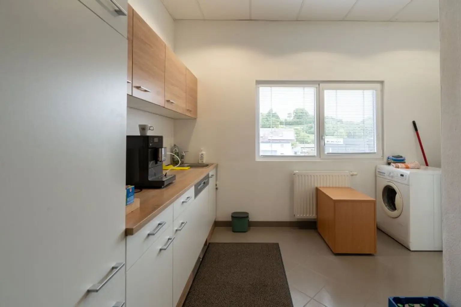 Komfortables Obergeschoss-Büro mit Küche und guter Anbindung in Pinsdorf zu mieten!