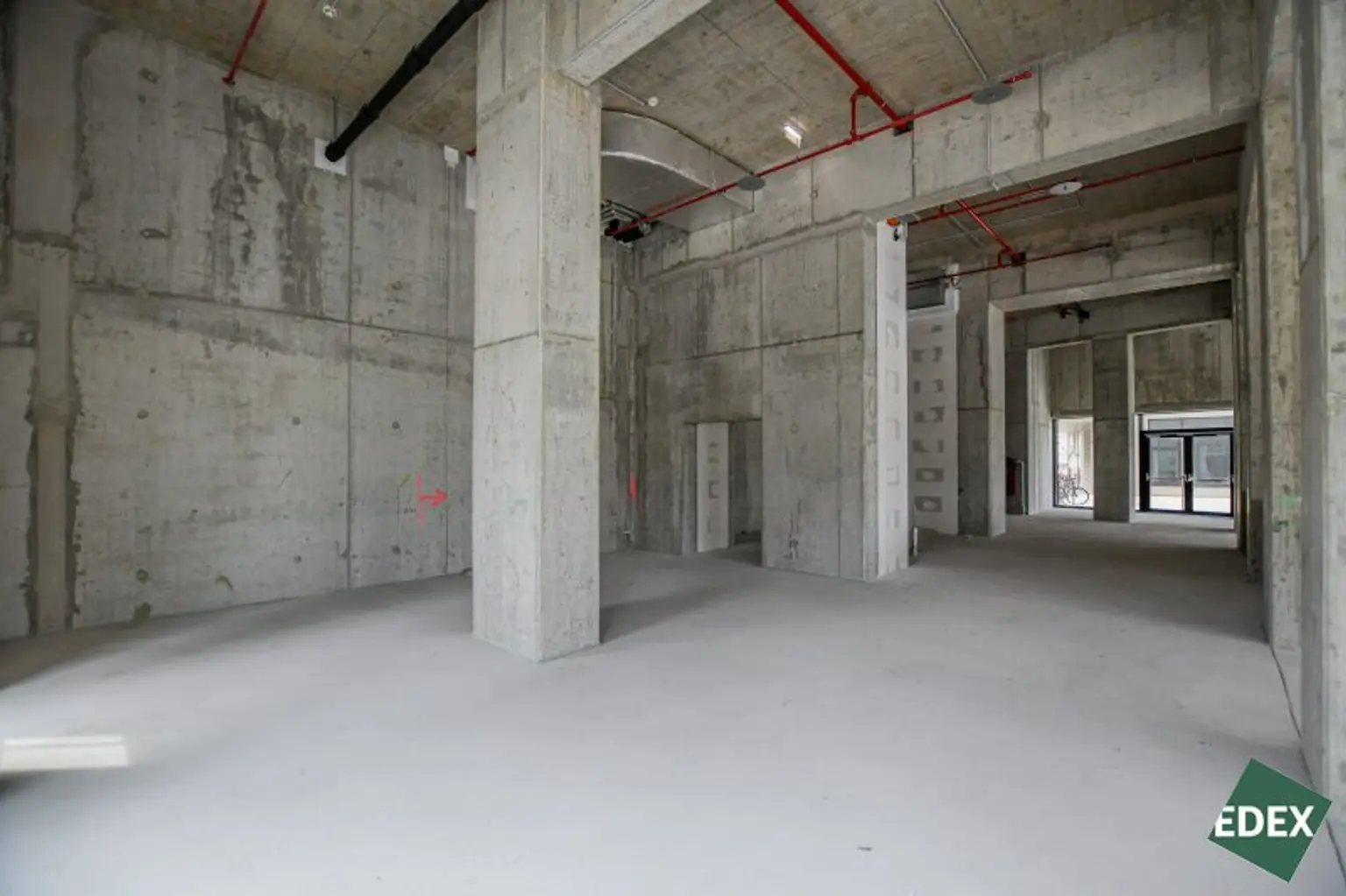 Erstbezug | Moderne Gewerbefläche mit hoher Sichtbarkeit und Terrasse auf zwei Etagen - unbefristet