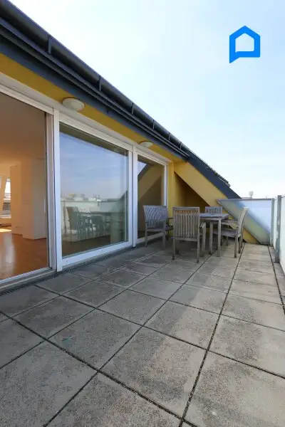 Großartige Dachgeschosswohnung mit 146 m² plus 21 m² Dachterrasse plus 8 m² Balkon, 4 Zimmer, KLIMA, großer Vorraum, Tiefgaragenplatz optional !