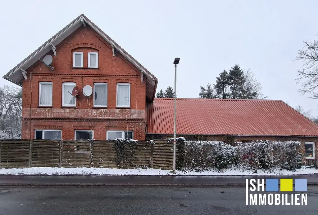 Hechthausen-Klint: Sanierungsbedürftiges Mehrfamilienhaus mit Potential