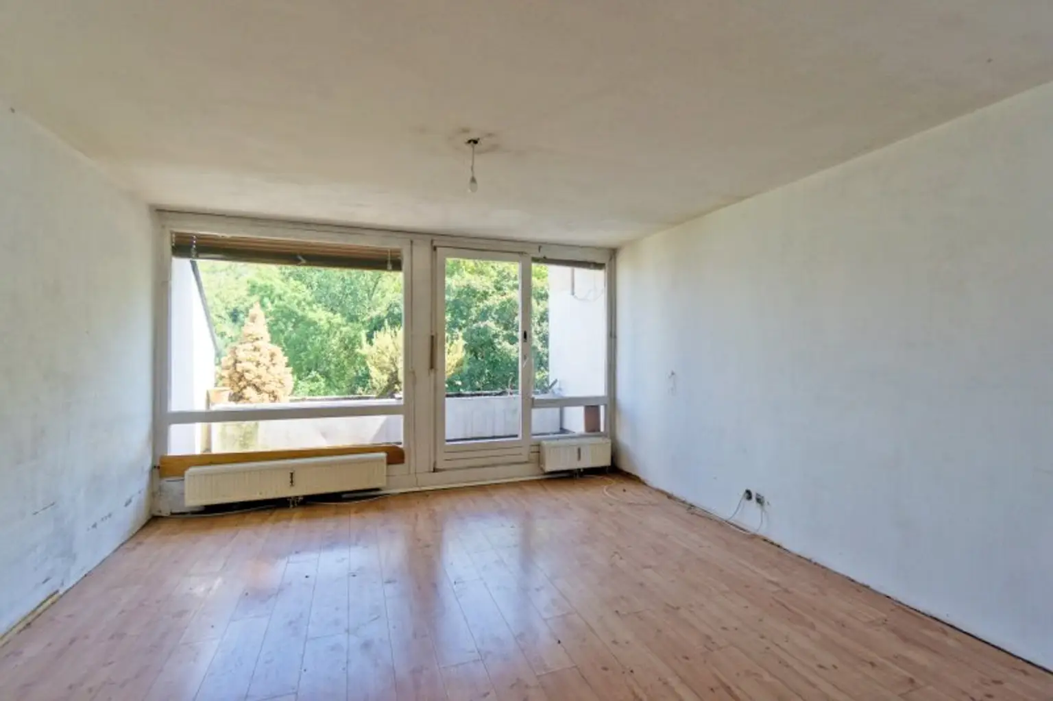 Wohnzimmer_Ausgang Loggia