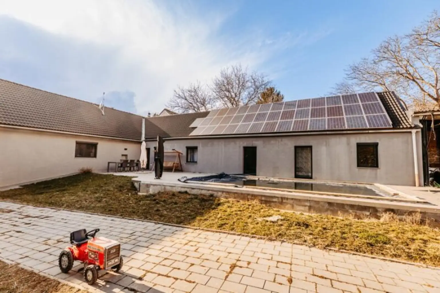 Verträumtes Bauernhaus neu adaptiert (2013) mit Toreinfahrt, Pool, Stadel und Schuppen