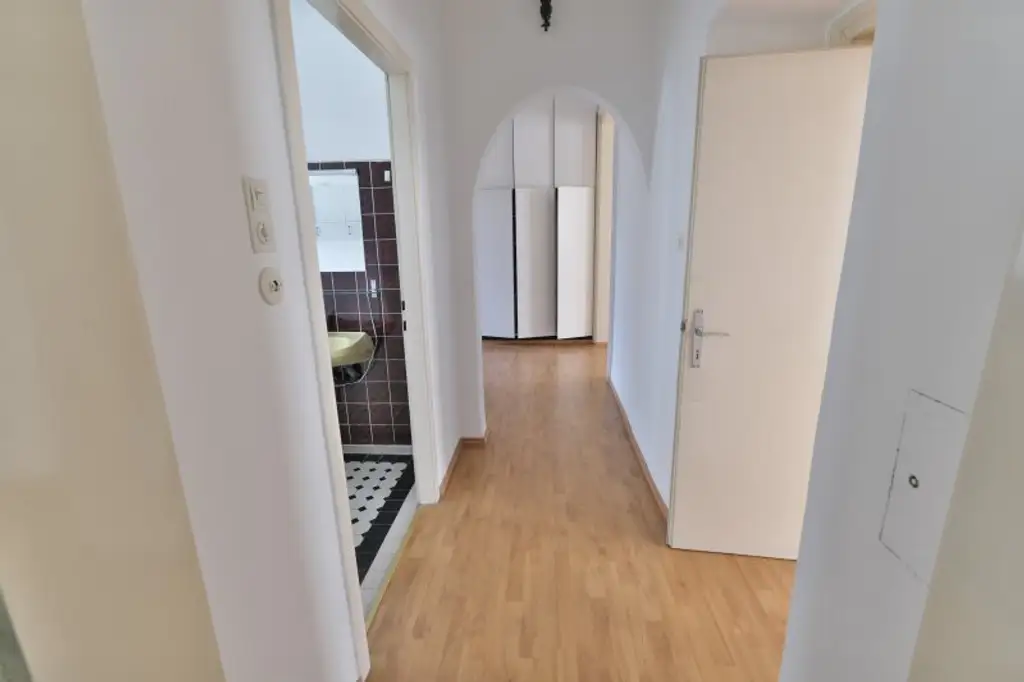Antonigasse UNBEFRISTETE 2 Zimmer-Wohnung mit KFZ-Stellplatz im Haus