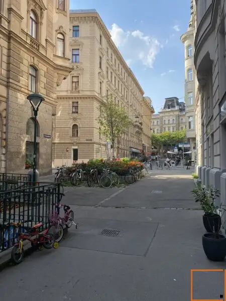Museumsquartier: Erstbezug: Elegante 5,5 Zimmer-Altbauwohnung mit Balkon