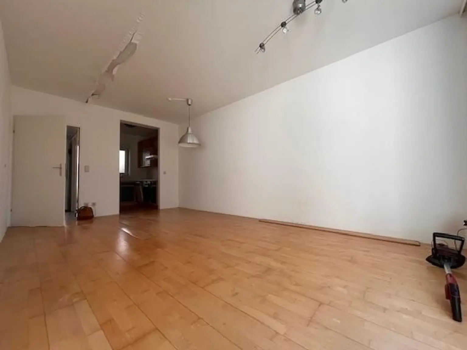 Tolle 2-Zimmer-Wohnung mit Eigengarten, Loggia und TG-Platz zu verkaufen
